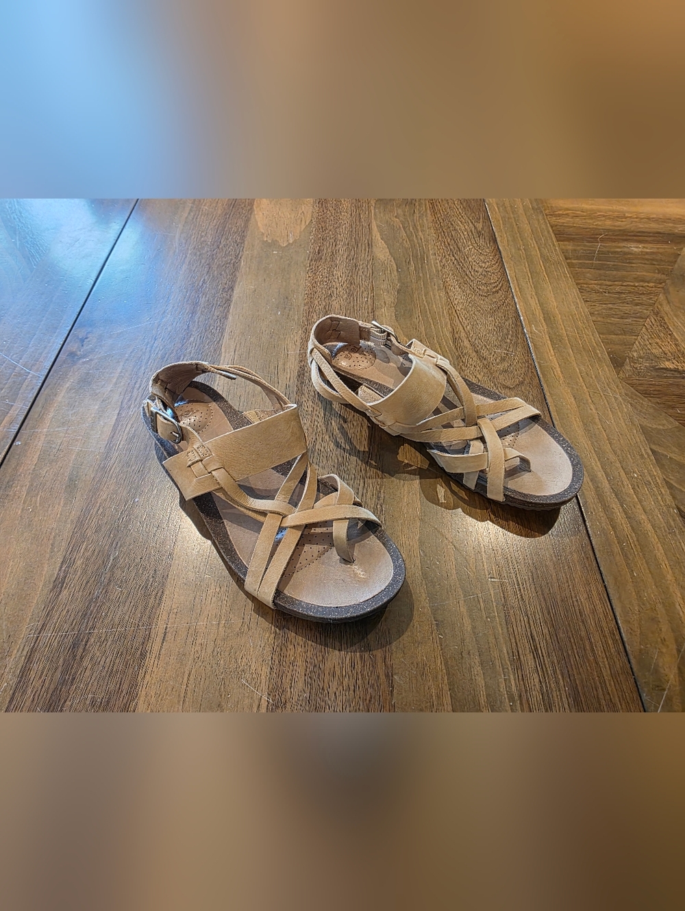 Teva Ysidro Sandals Sz 8.5 Tan Leather Wedge Toe Loop Buckle Strappy Womens